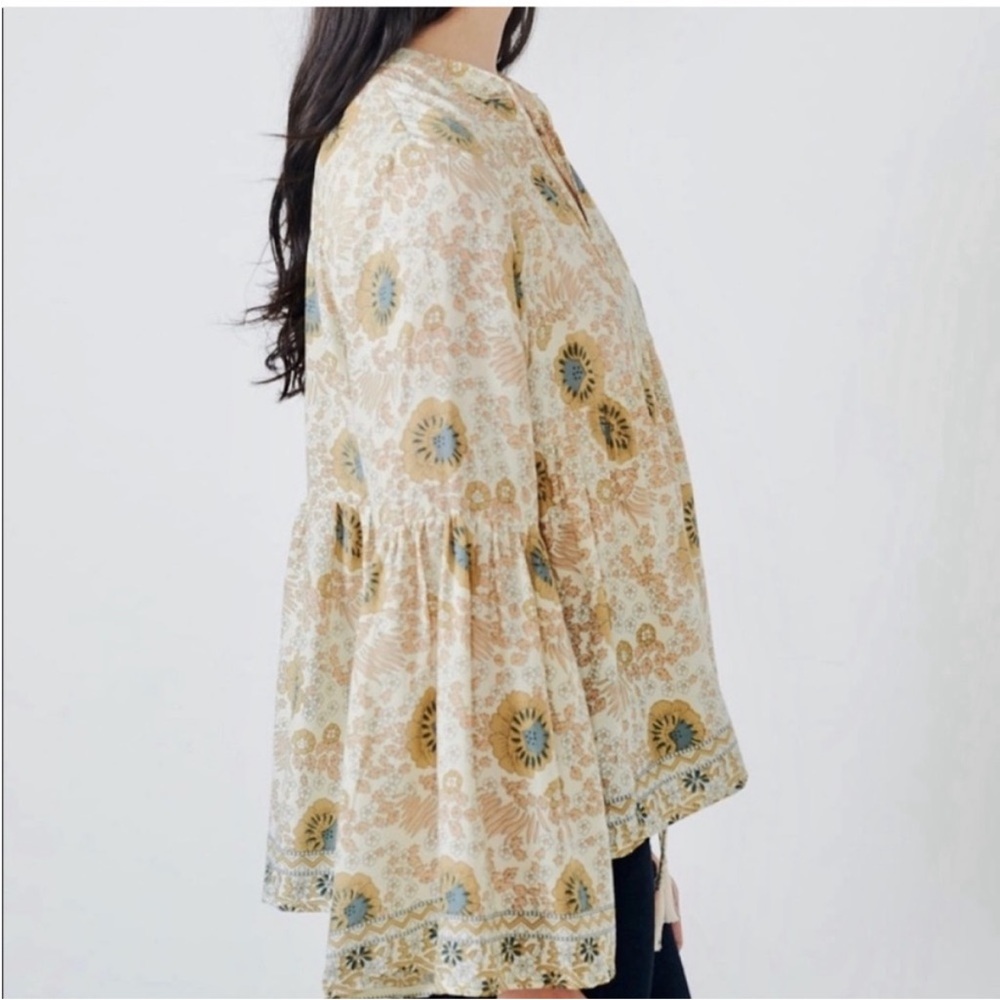 Natalie Martin cream & gold floral bell sleeve blouse